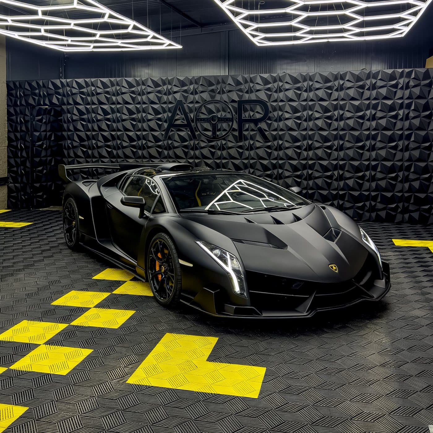 Mașină premium în studio A&R Detailing București